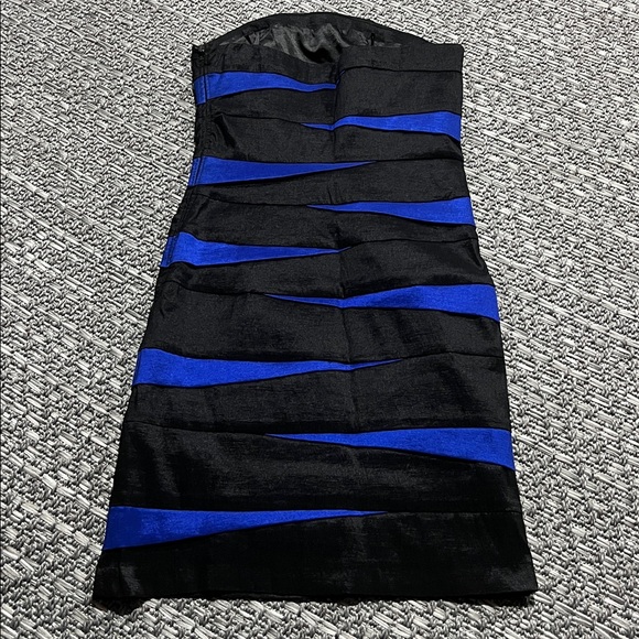 Le Chateau | Strapless Mini Dress - Picture 2 of 8